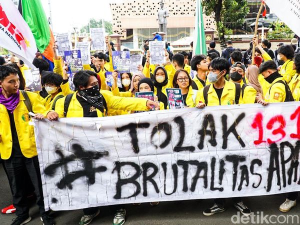 BEM UI Demo di Mabes Polri Tolak Brutalitas Aparat