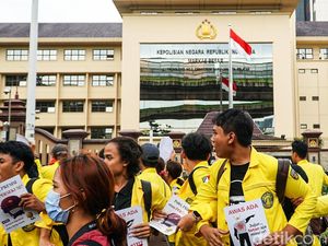 Permintaan Maaf Mahasiswi UI yang Coret-coret Serban Polwan