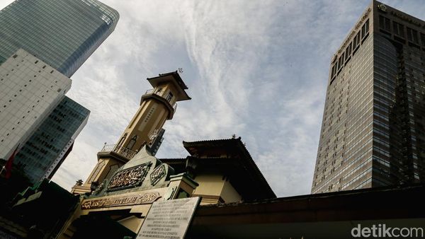 Berusia 279 Tahun, Masjid Ini Berdiri Kokoh di Antara Gedung Jakarta