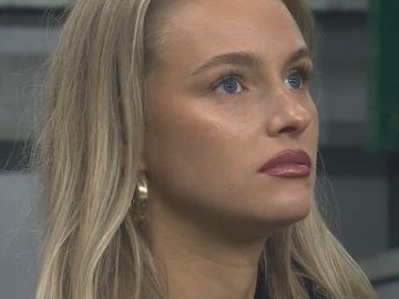 Viral Wanita Cantik Curi Atensi Saat Nonton Liga Champions, Terungkap Sosoknya