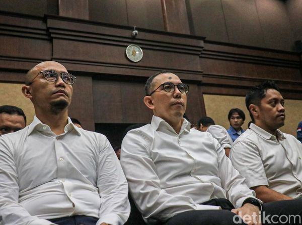 Eks Dirut PIS dan 2 Pejabat KPI Divonis 9-10 Tahun Korupsi Minyak Mentah