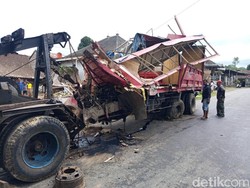 Remuknya Truk Tronton Tabrak 3 Rumah di Magelang, Kabin dan Mesin Hilang