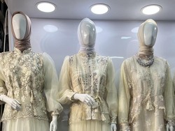 Intip Tren Baju Lebaran Cheongsam Ala Gen Z di Pasar Tanah Abang