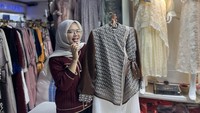 Lagi Viral! Model Janggan Jadi Primadona Baju Lebaran di Tanah Abang
