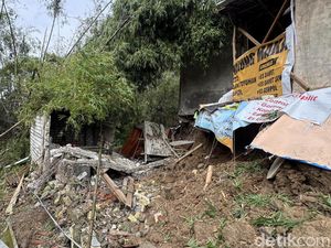 Tanah Gerak di Gunungsari Rembang, 5 Rumah Rusak