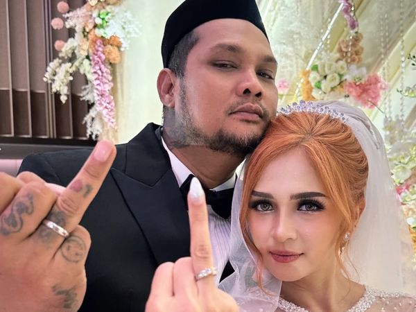 Foto Pernikahan Virgoun & Lindi Fitriyana, Kompak Pamer Cincin di Jari Manis