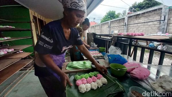 Melihat Produksi Petola Khas Banyuwangi
