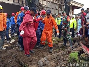 Sopir Truk Tronton Tabrak 3 Rumah di Pakis Magelang Tewas
