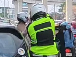 Wanita di Palembang Toyor Kepala-Maki Polisi karena Tak Terima Ditilang