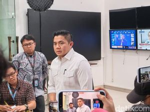 Pernyataan Lengkap Seskab Teddy soal MBG Gak Makan Anggaran Pendidikan