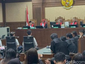 Sidang Vonis Kasus Minyak Mentah Dikebut hingga Lewat Tengah Malam