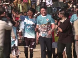 Video: Mesut Ozil Kunjungi Pengungsi Rohingya di Bulan Ramadan