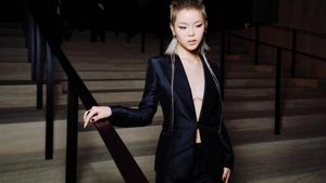 Gaya Kontroversial Cocona XG Pamer Bekas Operasi Payudara di Fashion Show Gucci