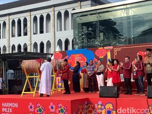 Menag-Sherly Tjoanda Hadiri Puncak Perayaan Imlek di Katedral Jakarta