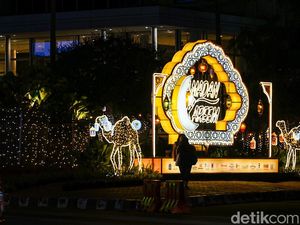 Instalasi Cahaya Ramadan Hiasi Pedestrian HI