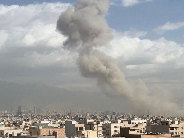 Israel Serang Iran, Ledakan Bikin Warga Berlarian