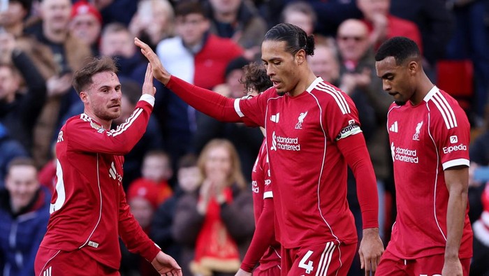 Soccer Football - Premier League - Liverpool v West Ham United - Anfield, Liverpool, Britain - February 28, 2026 Liverpools Virgil van Dijk celebrates scoring their second goal with Alexis Mac Allister REUTERS/David Klein EDITORIAL USE ONLY. NO USE 