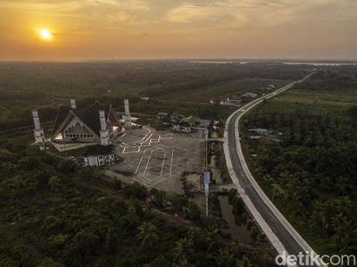 Masjid Tanpa Kubah Hiasi Pesisir Jambi