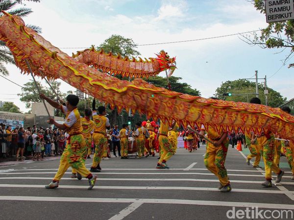 Ngabuburit Sambil Saksikan Parade Imlek Nusantara