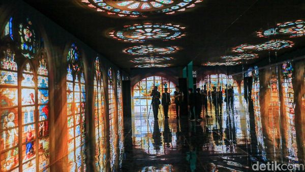 Umat Katolik Padati Jakarta Eucharistic Revival