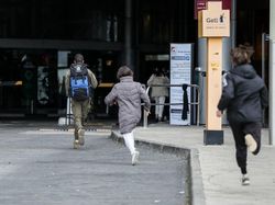 Iran Balas Rentetan Tembakkan Rudal ke Israel