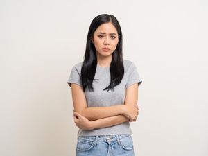 7 Warna Baju yang Harus Dihindari Kulit Sawo Matang, Bikin Wajah Jadi Kusam