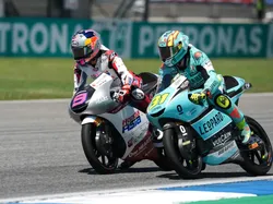 Video Debut Gokil Veda Ega di Moto3 Thailand, Tembus 5 Besar!