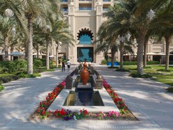 Hotel Mewah Dubai Terbakar di Tengah Insiden Udara