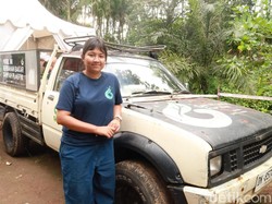 Unik! Mobil Tua Ini Pakai Bahan Bakar dari Sampah Plastik Sejak 2021