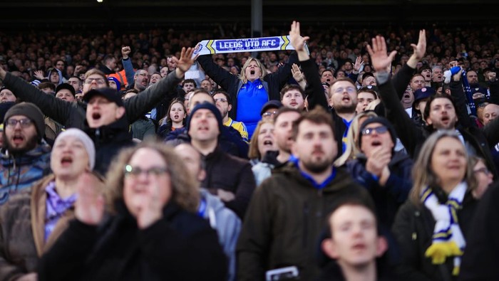 LEEDS, ENGLAND - FEBRUARY 28: Leeds United fans cheer on their team during the Premier League match between Leeds United and Manchester City at Elland Road on February 28, 2026 in Leeds, United Kingdom. (Photo by Simon Stacpoole/Offside/Offside via G