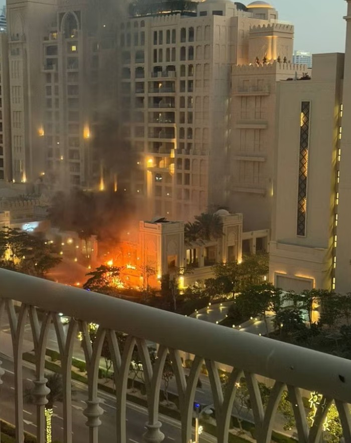 Foto-foto Hotel Mewah Dubai yang Terbakar