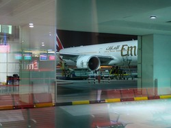 Rudal Iran Hantam Bandara di Abu Dhabi dan Dubai, 1 Orang Tewas & 11 Terluka