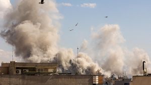 Israel Lanjutkan Gelombang Serangan, Langit Teheran Dipenuhi Asap