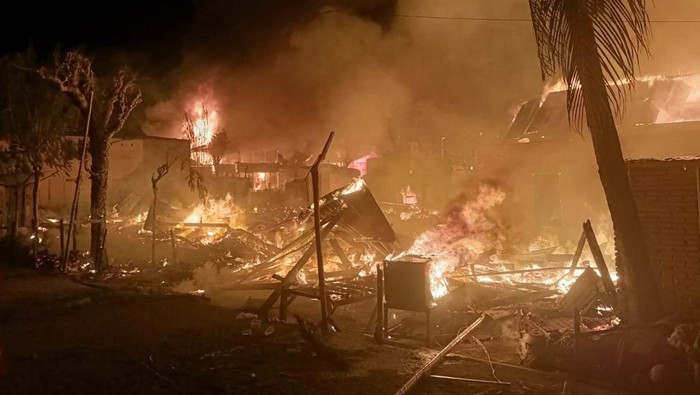 37 Rumah di Polman Terbakar gegara Kompor Lupa Dimatikan, 1 Lansia Tewas Kebakaran menghanguskan 37 rumah di Desa Galung Tuluk, Kecamatan Balanipa, Polman.