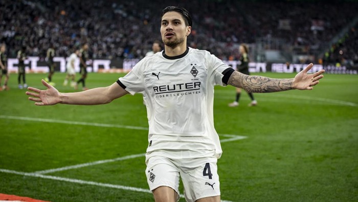 MOENCHENGLADBACH, GERMANY - FEBRUARY 28: Kevin Diks of Borussia Moenchengladbach celebrates his goal during the Bundesliga match between Borussia Moenchengladbach and 1. FC Union Berlin at Borussia-Park on February 28, 2026 in Moenchengladbach, Germa