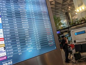 Penumpang ke Timur Tengah Terjebak di Bandara Soetta, Belum Ada Kepastian Terbang