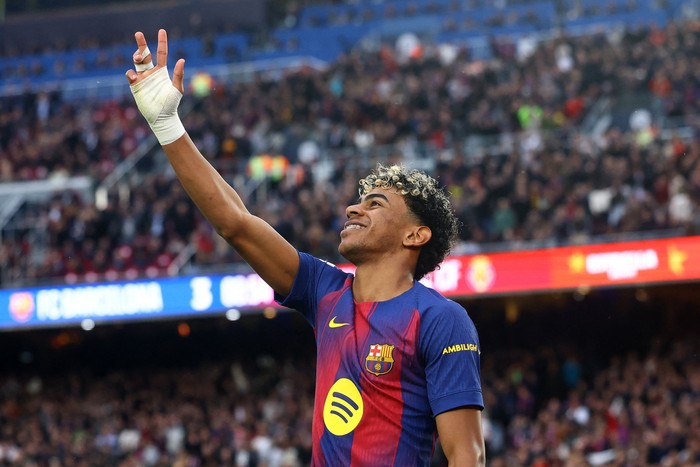 Soccer Football - LaLiga -  FC Barcelona v Villarreal - Spotify Camp Nou, Barcelona, Spain - February 28, 2026 FC Barcelonas Lamine Yamal celebrates scoring their third goal to complete a hat-trick REUTERS/Albert Gea