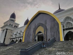 Megahnya Masjid Berkubah Ungu di Palangka Raya, Terinspirasi dari Batu Kecubung