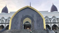 Uniknya Masjid Agung Kubah Kecubung