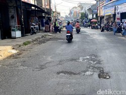 Hati-hati Banyak Lubang di Jalan Rancaekek-Majalaya!
