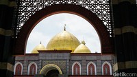 Pesona Masjid Kubah Emas, Destinasi Religi Andalan Depok