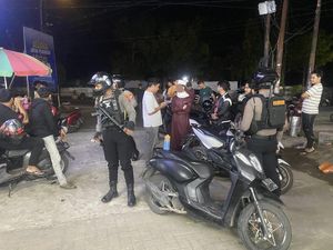 4 Pemuda di Bone Konvoi Senjata Mainan Berpeluru Karet Sambil Live TikTok