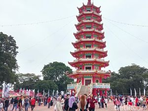 Antusias Wisatawan Lokal-Mancanegara Saat Puncak Cap Go Meh di Pulau Kemaro