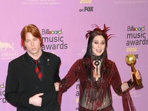 Putra Cher Ditangkap karena Penyerangan dan Masuk Tanpa Izin