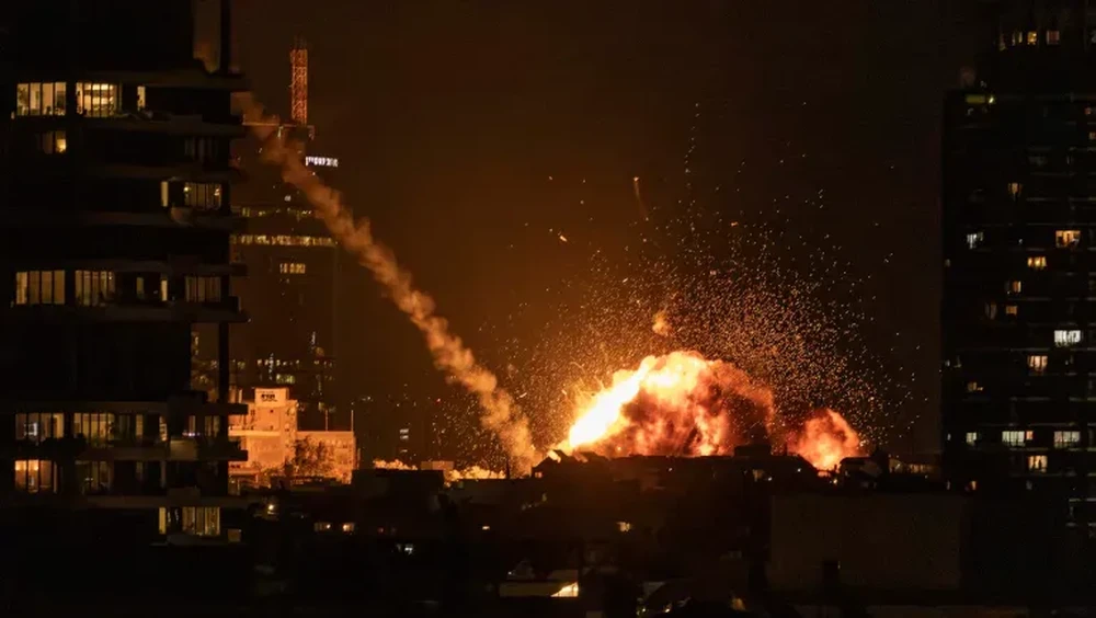 Tel Aviv Mencekam: Satu Tewas Rudal Iran Mengguncang