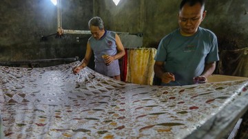 Berita dari Detik Finance: Sarung Batik Khas Kudus Laris Manis Saat Ramadan