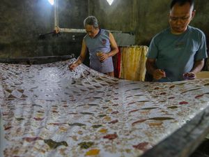 Sarung Batik Khas Kudus Laris Manis Saat Ramadan
