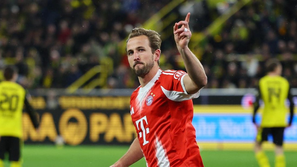 Bomber Bayern Munich Harry Kane mendekati rekor gol Robert Lewandowski usai mencetak dua gol ke gawang Borussia Dortmund. (Foto: REUTERS/Wolfgang Rattay)