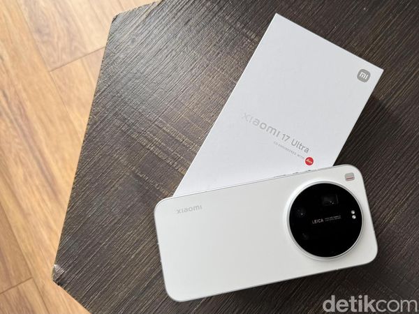 Unboxing Xiaomi 17 Ultra yang Makin Tipis dan Gahar