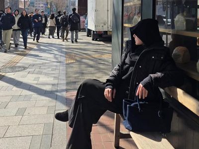 Wulan Guritno Habis Operasi, Pose Muka Ditutup Bukan Ikut Tren atau ala Gen Z